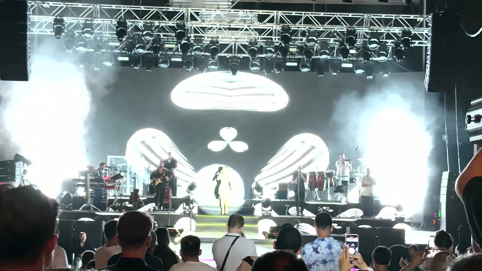 Derya Uluğ Concert