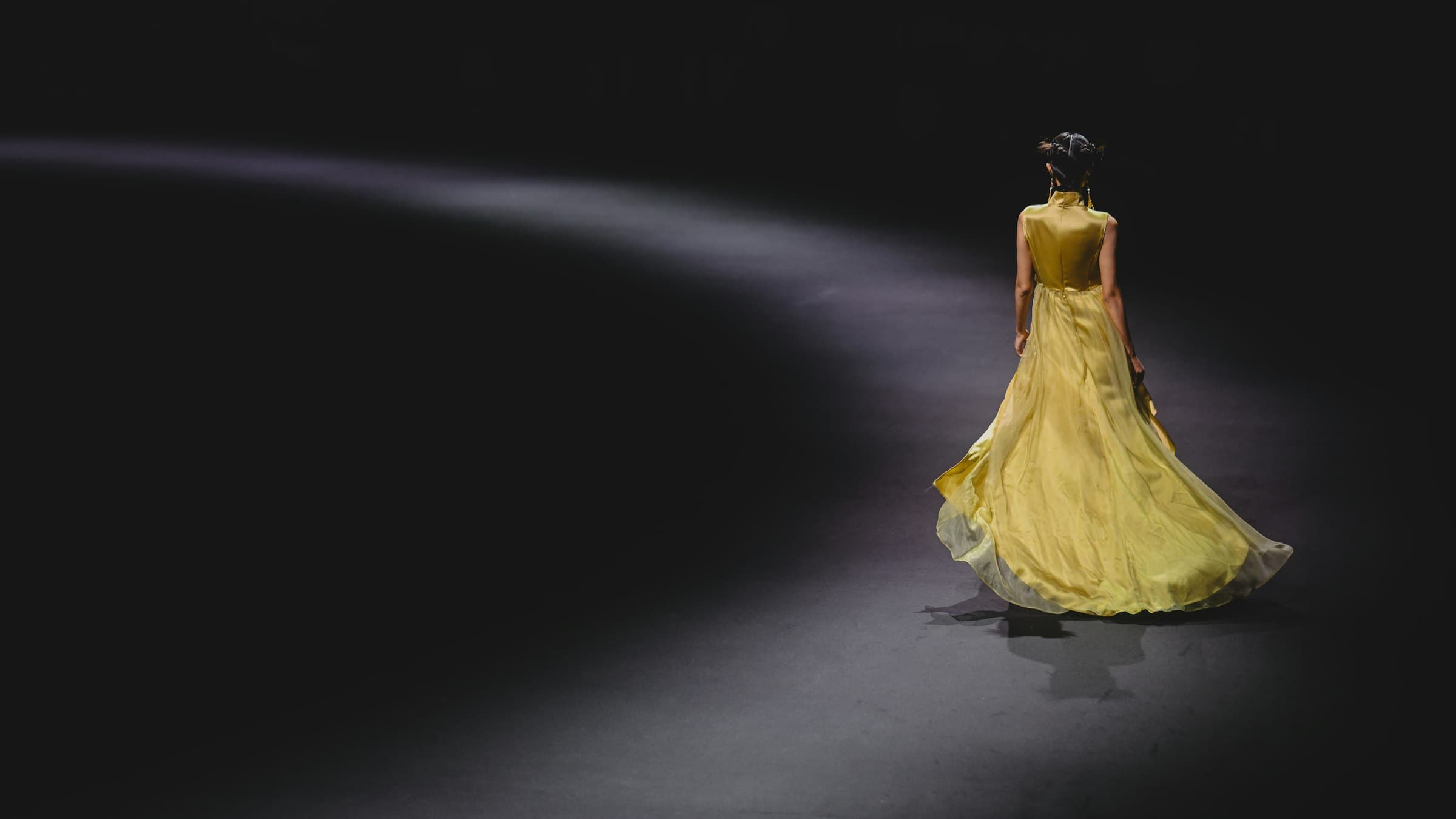 Defile Podyumu: Moda Şovu Sahnesi ve Teknik Planlama