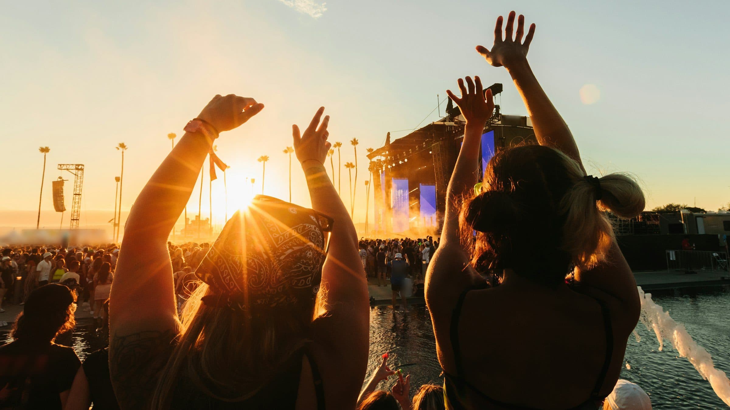 DJ Sahnesi Kiralama: Beach Party İçin Teknik Rehber