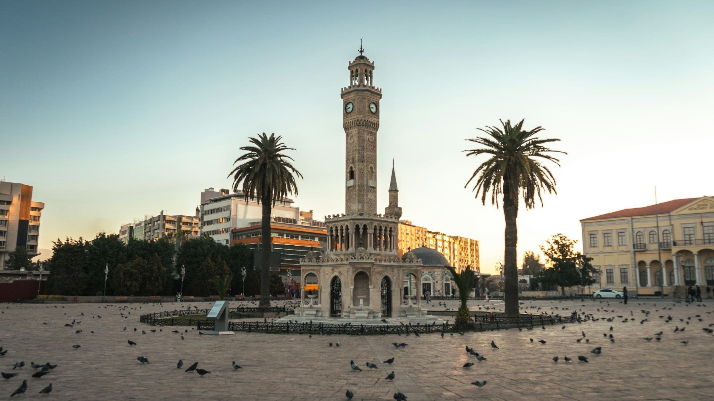 İzmir Sahne Kiralama Rehberi: Ses, Işık, Mekân ve Lojistik