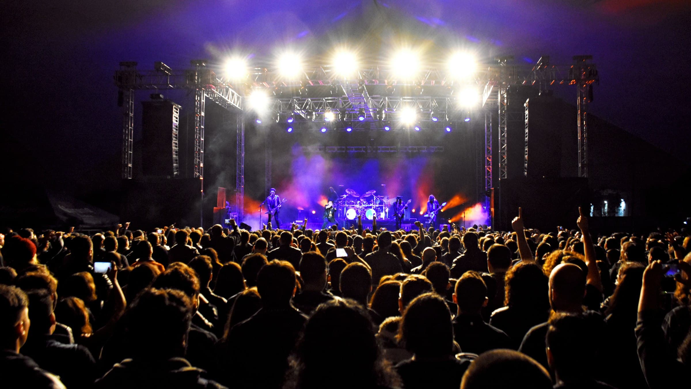 Konser ve festival sahne sistemleri