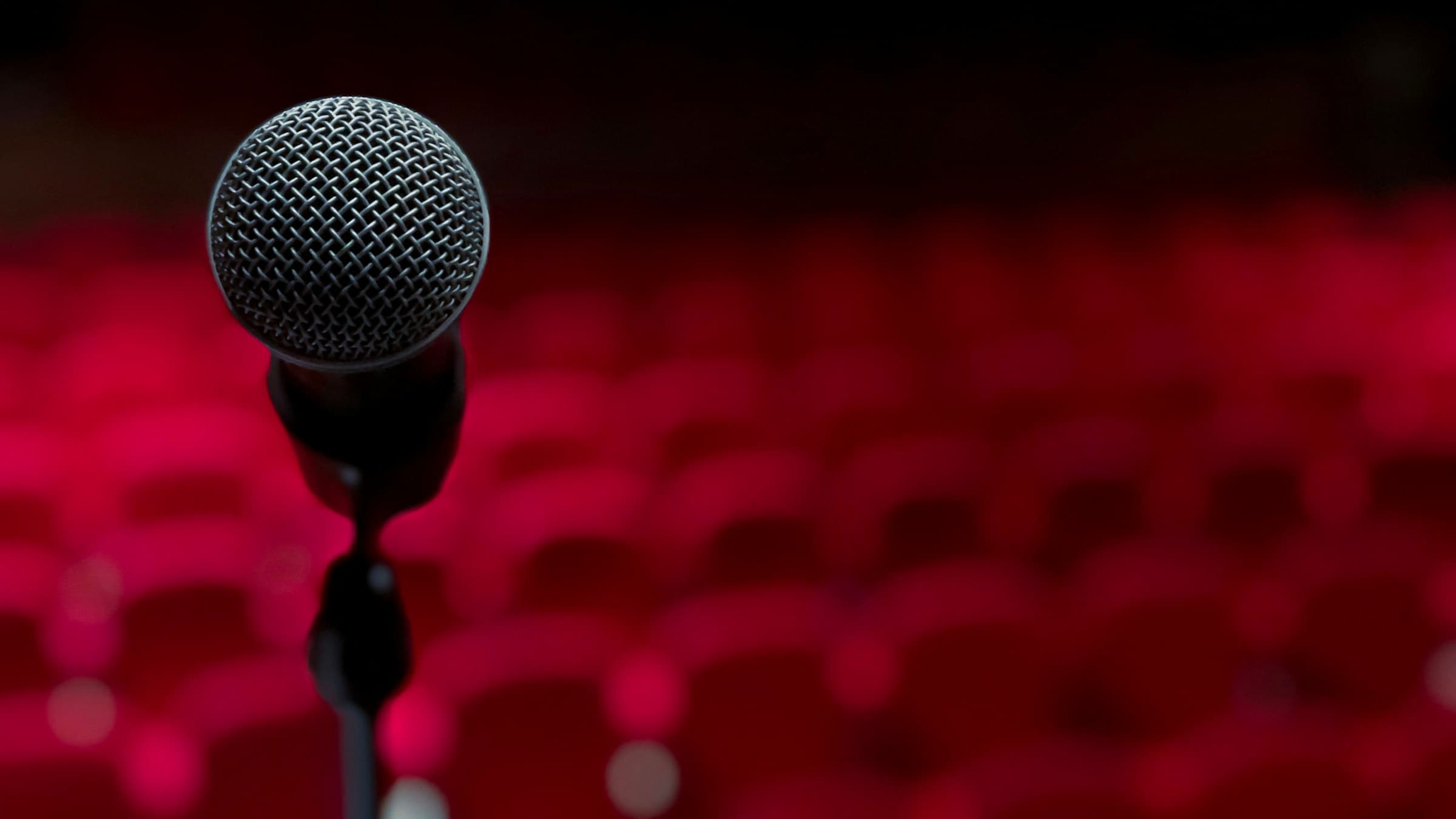 Tiyatro Sahnesi Kiralama: Stand-Up Gösterisi İçin Ses ve Işık